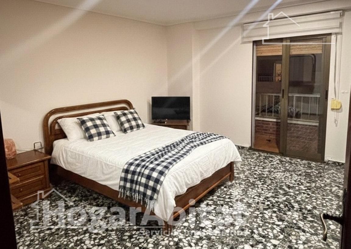 Schlafzimmer von Wohnung zum Verkauf in  Valencia Capital mit Klimaanlage, Abstellraum und Balkon