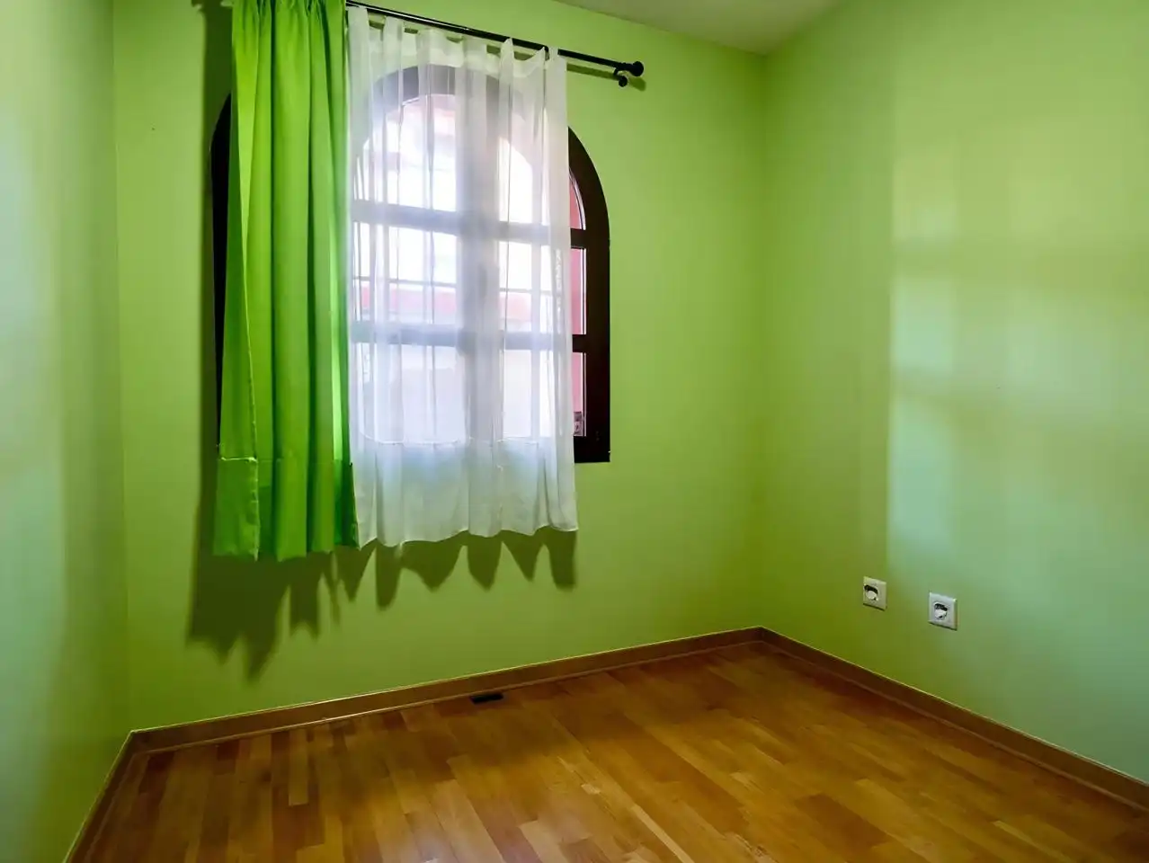 Habitación de Casa adosada en venta en Sevilla con Aire acondicionado, Calefacción y Parquet