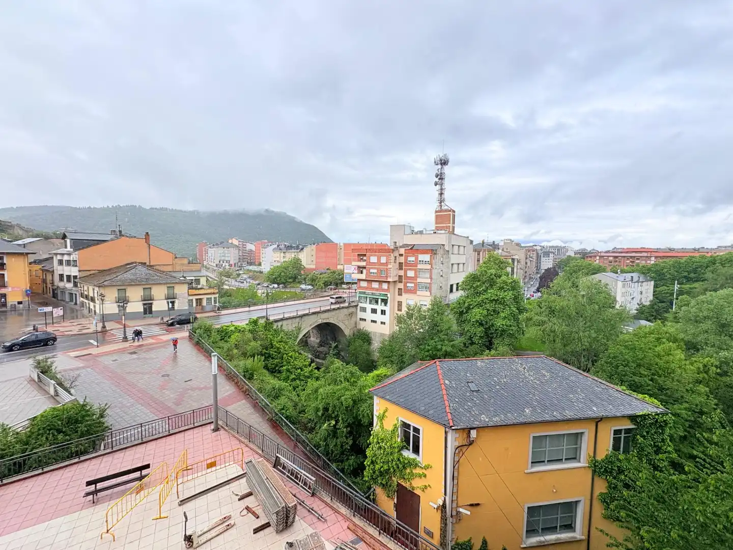 Vista exterior de Piso en venta en Ponferrada con Trastero