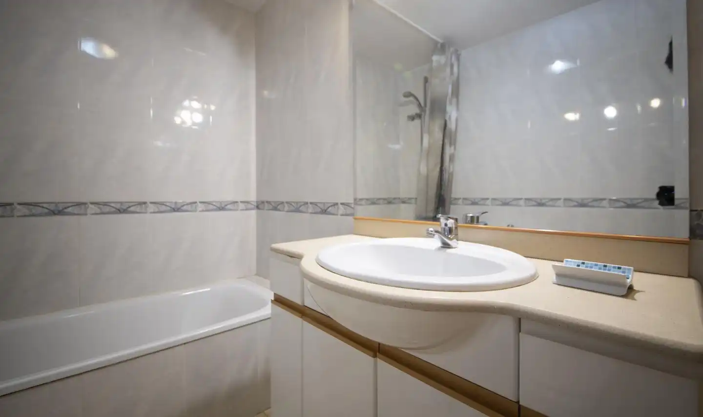 Badezimmer von Einfamilien-Reihenhaus zum Verkauf in Rubí mit Heizung und Möbliert