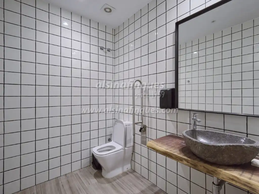 Baño de Local en venta en Lloret de Mar con Aire acondicionado y Amueblado