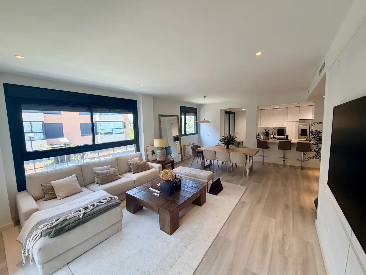 Living room of Flat for rent in La Moraleja  with Air Conditioner, Heating and Parquet flooring