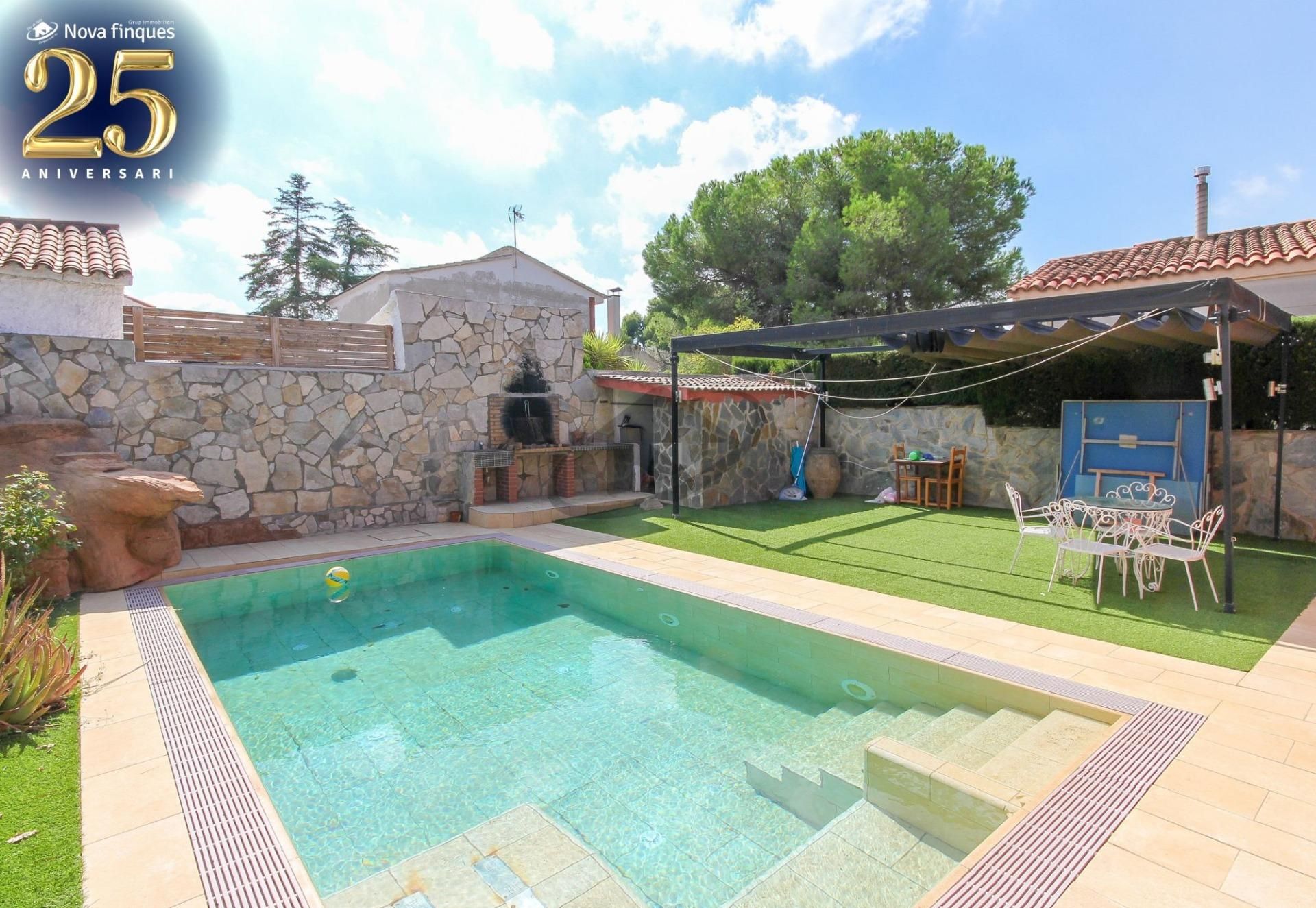 Swimming pool of House or chalet for sale in Barberà del Vallès  with Private garden, Terrace and Swimming Pool