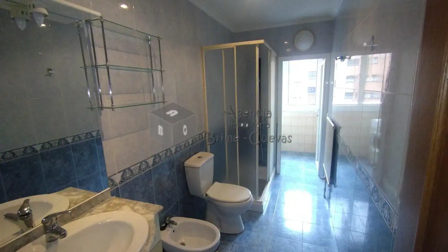 Bathroom of Flat for sale in Gijón   with Heating, Parquet flooring and Terrace
