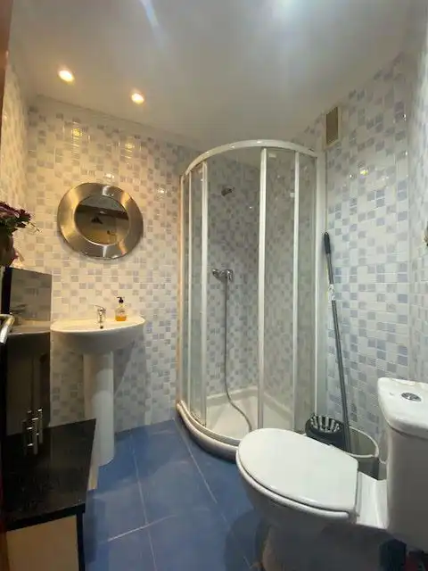 Baño de Piso en venta en Oviedo  con Calefacción y Trastero