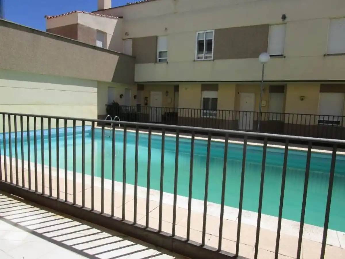 Piscina de Casa adosada en venta en Pelabravo con Calefacción, Terraza y Piscina comunitaria