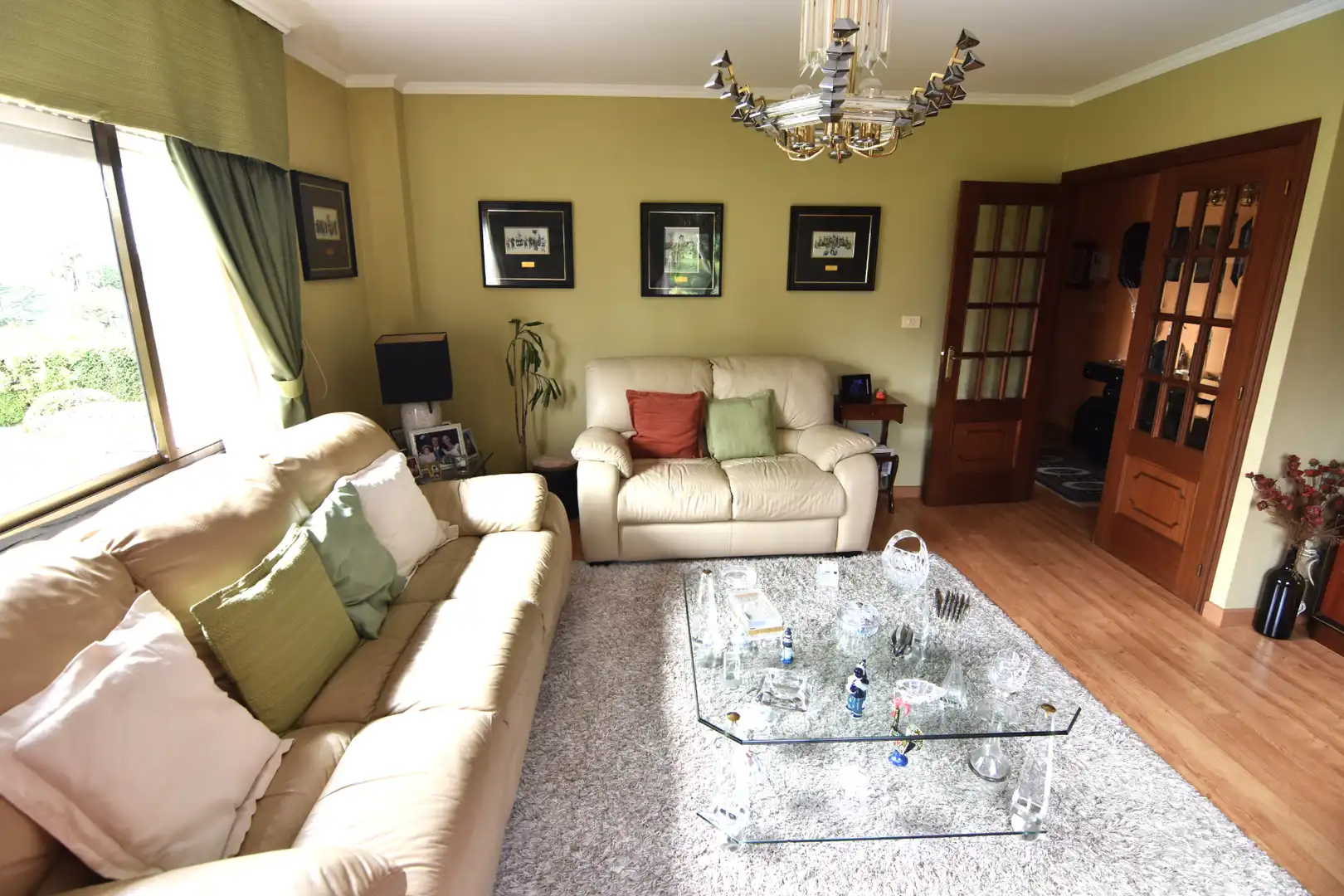 Sala de estar de Casa o chalet en venta en Oleiros con Calefacción, Jardín privado y Parquet