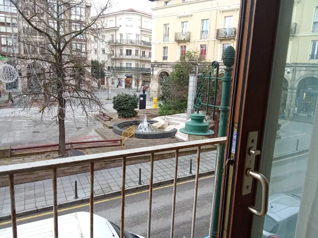 Vista exterior de Piso en venta en Torrelavega  con Calefacción, Parquet y Amueblado