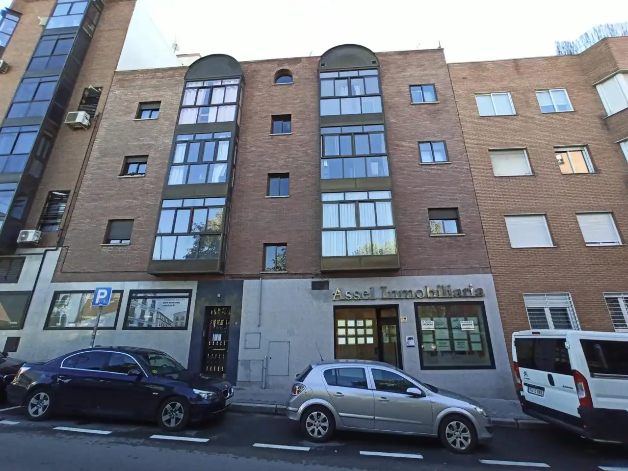 Außenansicht von Geschaftsraum zur Miete in Madrid mit Klimaanlage