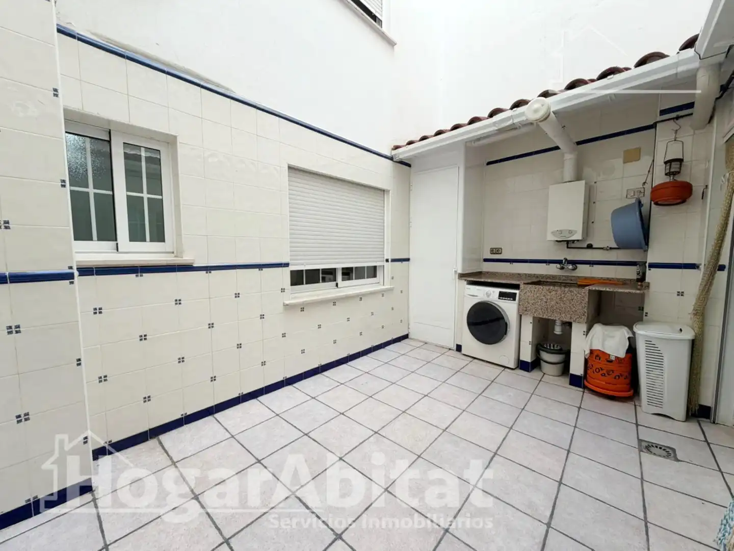 Exterior view of Flat for sale in Torrent  with Air Conditioner, Terrace and Furnished