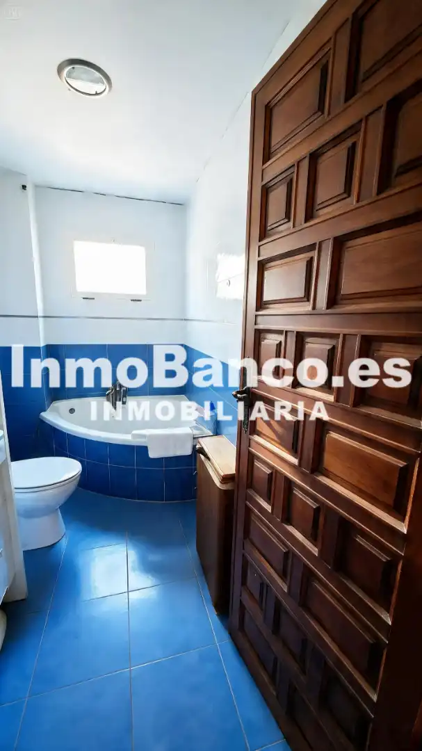 Bany de Casa o xalet en venda en Chiva amb Jardí privat i Terrassa