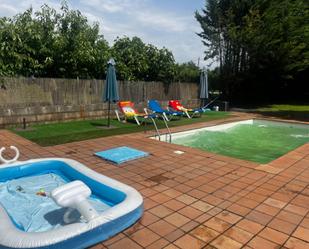 Piscina de Casa o xalet en venda en Camponaraya amb Terrassa, Piscina i Balcó