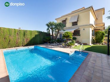 Villa con piscina in vendita a Calle ALMECES