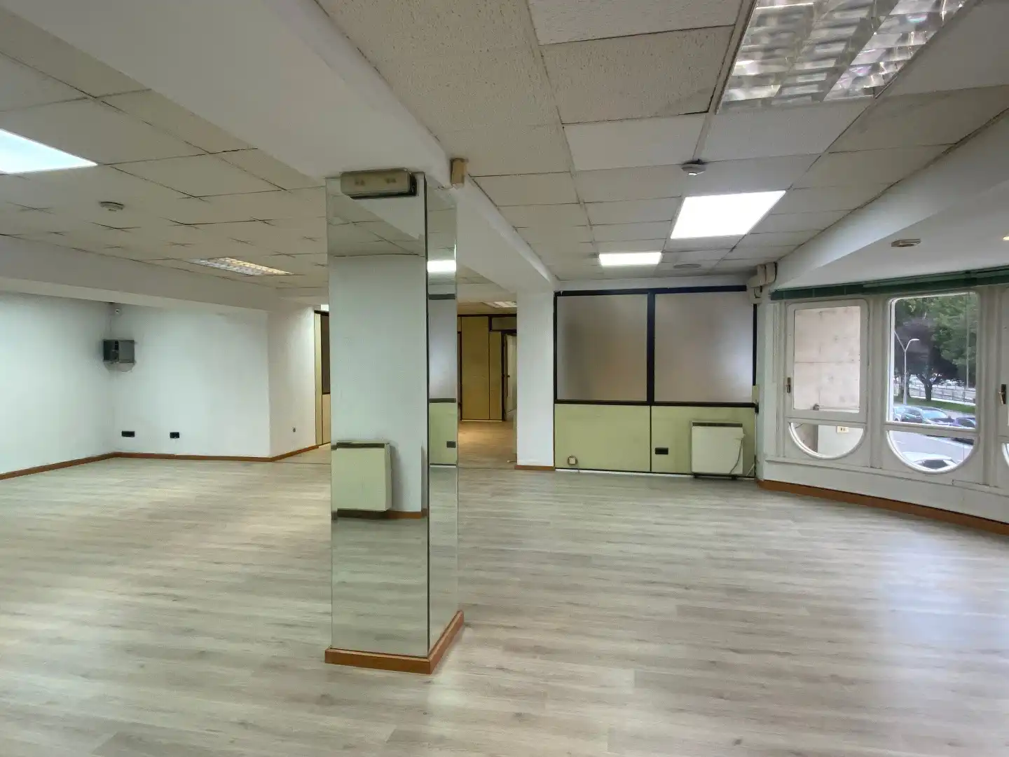 Oficina de lloguer a Avenida Reyes Católicos, imagen 4