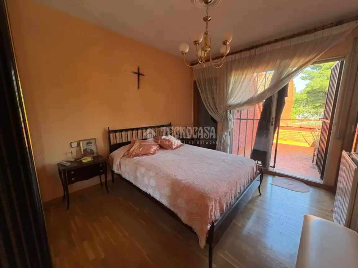 Dormitori de Casa adosada en venda en Getafe amb Calefacció, Jardí privat i Terrassa