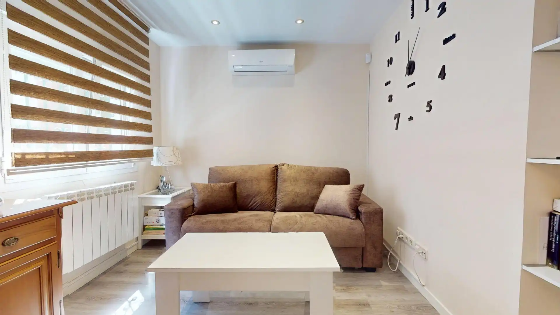Living room of Flat for sale in Madrid  with Air Conditioner, Heating and Furnished