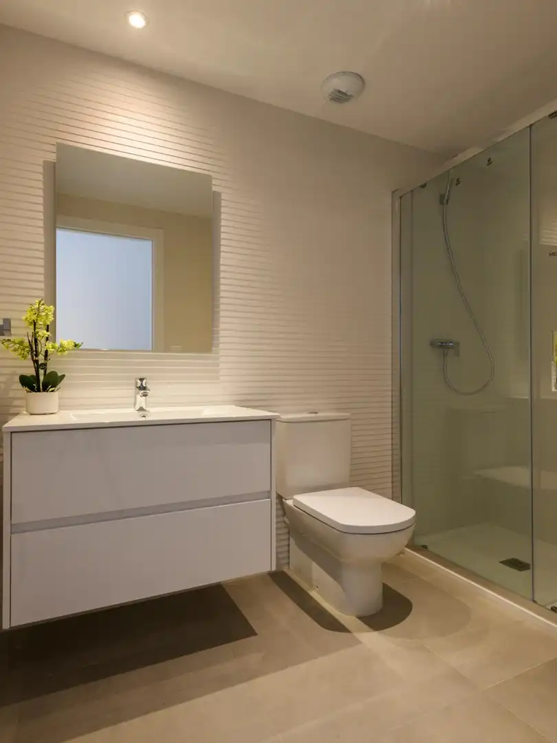 Baño de Piso en venta en Alicante / Alacant con Jardín privado y Piscina comunitaria