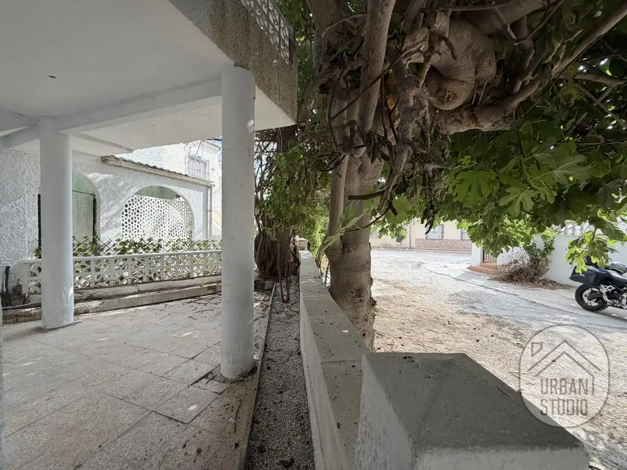 Vista exterior de Casa o xalet en venda en Torrevieja amb Jardí privat, Parquet i Terrassa