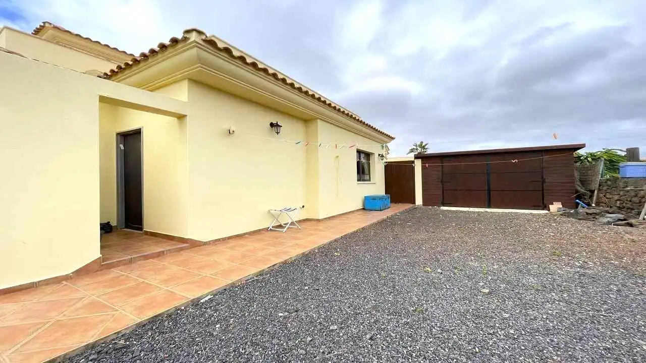 Außenansicht von Haus oder Chalet zum Verkauf in Villaverde