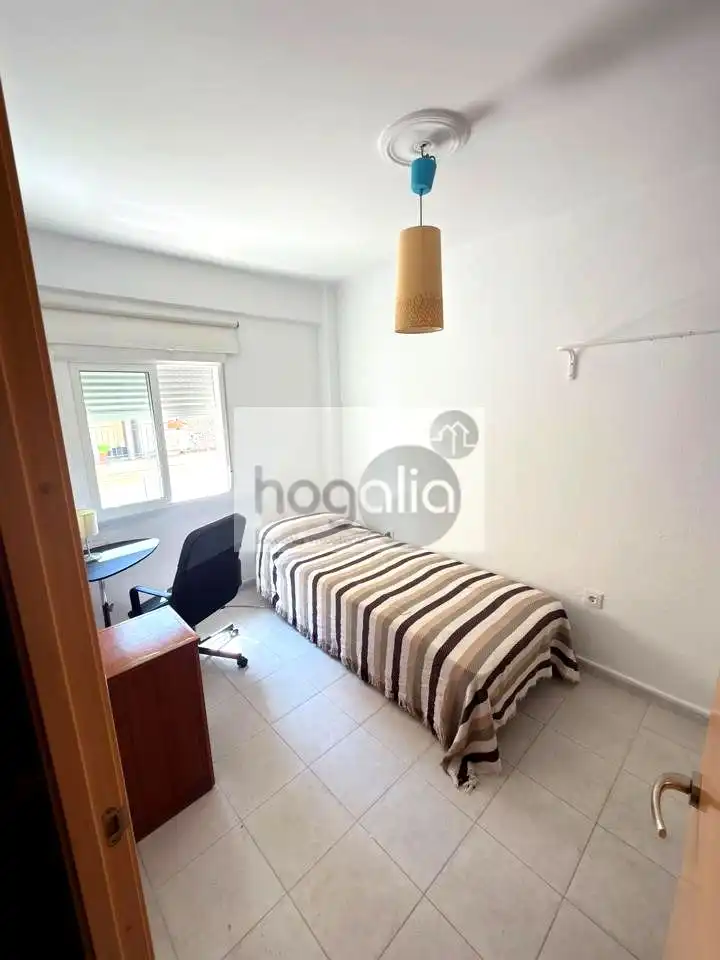Habitación de Piso de alquiler en Sevilla con Aire acondicionado y Amueblado