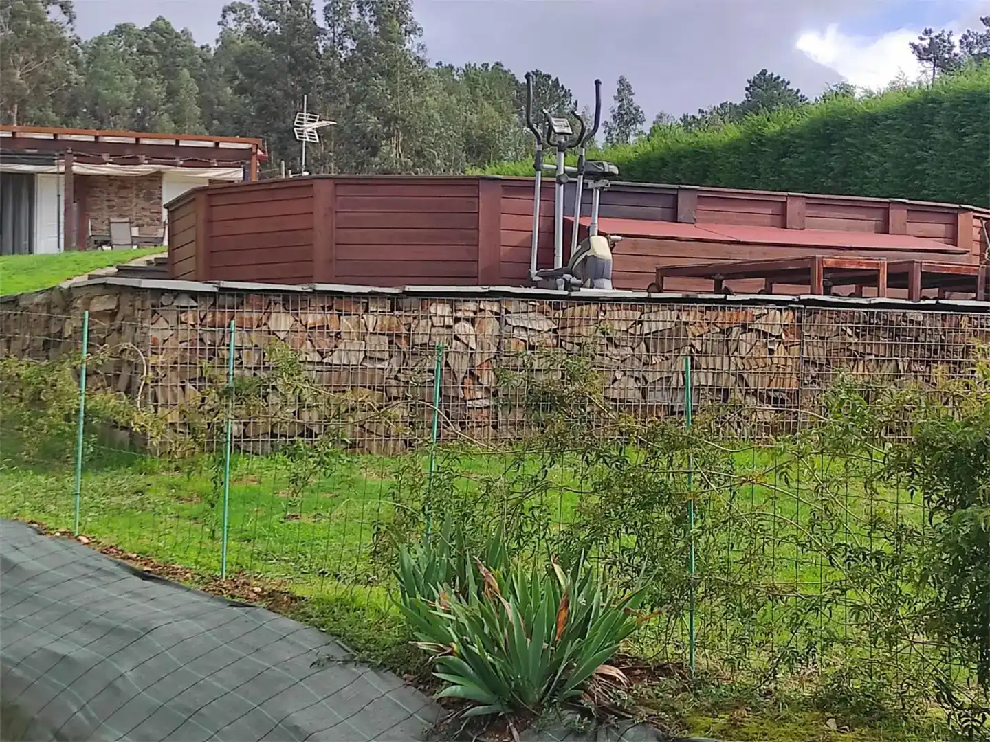 Jardí de Planta baixa en venda en Cambre  amb Jardí privat, Piscina i Moblat
