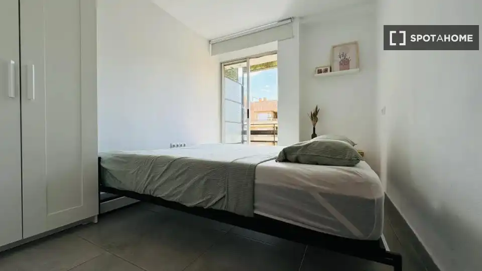 Bedroom of Flat for rent in Valencia  with Air Conditioner, Heating and Furnished