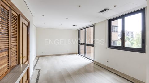 Photo 2 of Flat for rent in Calle de Henri Dunant, Nueva España, Madrid Capital