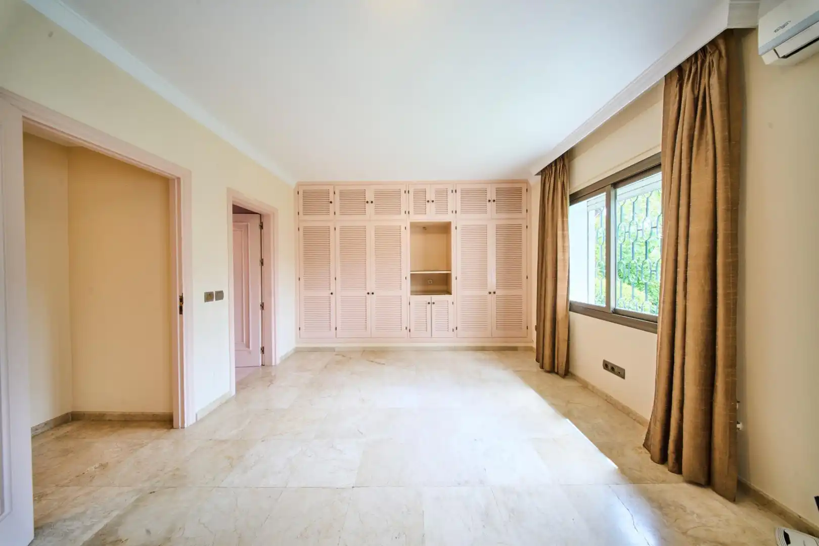 Habitación de Casa o chalet en venta en Marbella con Aire acondicionado, Calefacción y Jardín privado