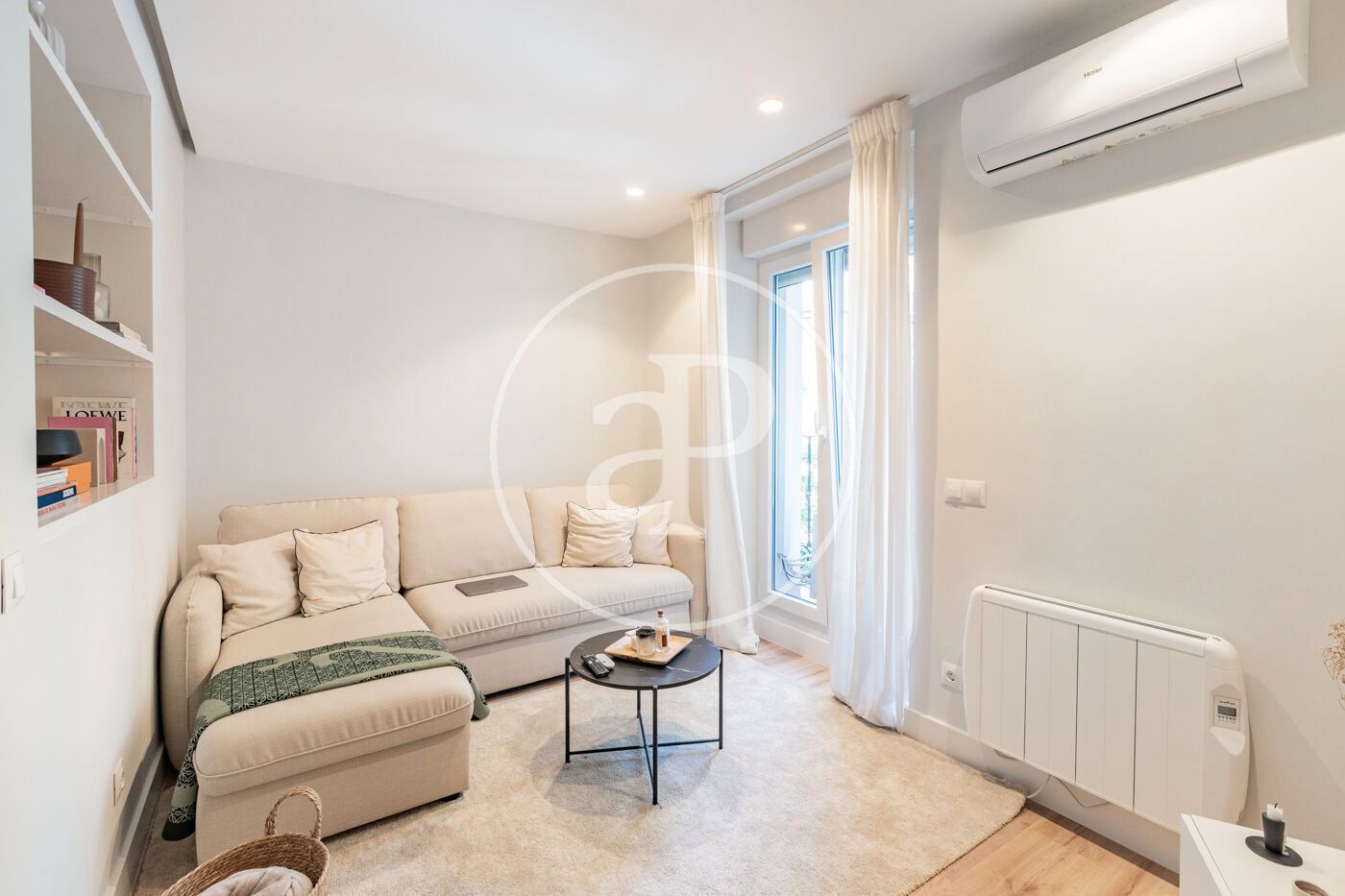 Living room of Flat for sale in  Madrid Capital  with Air Conditioner, Heating and Furnished