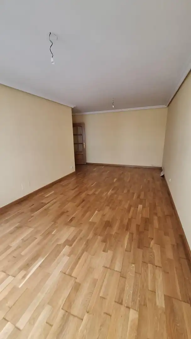 Sala de estar de Piso en venta en Ponferrada con Calefacción, Parquet y Trastero