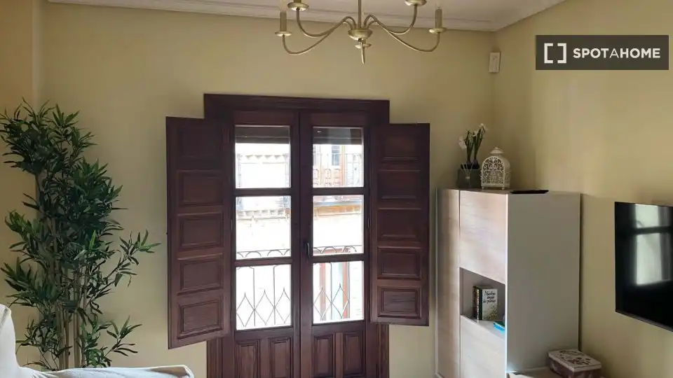 Apartamento para compartir en Alcalá de Henares con Aire acondicionado, Terraza y Amueblado