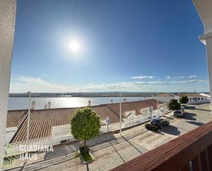 Vista exterior de Casa adosada en venda en Ayamonte amb Aire condicionat, Jardí privat i Terrassa