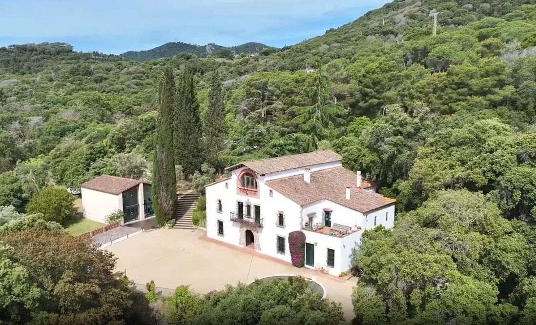 Vista exterior de Finca rústica en venda en Argentona amb Jardí privat
