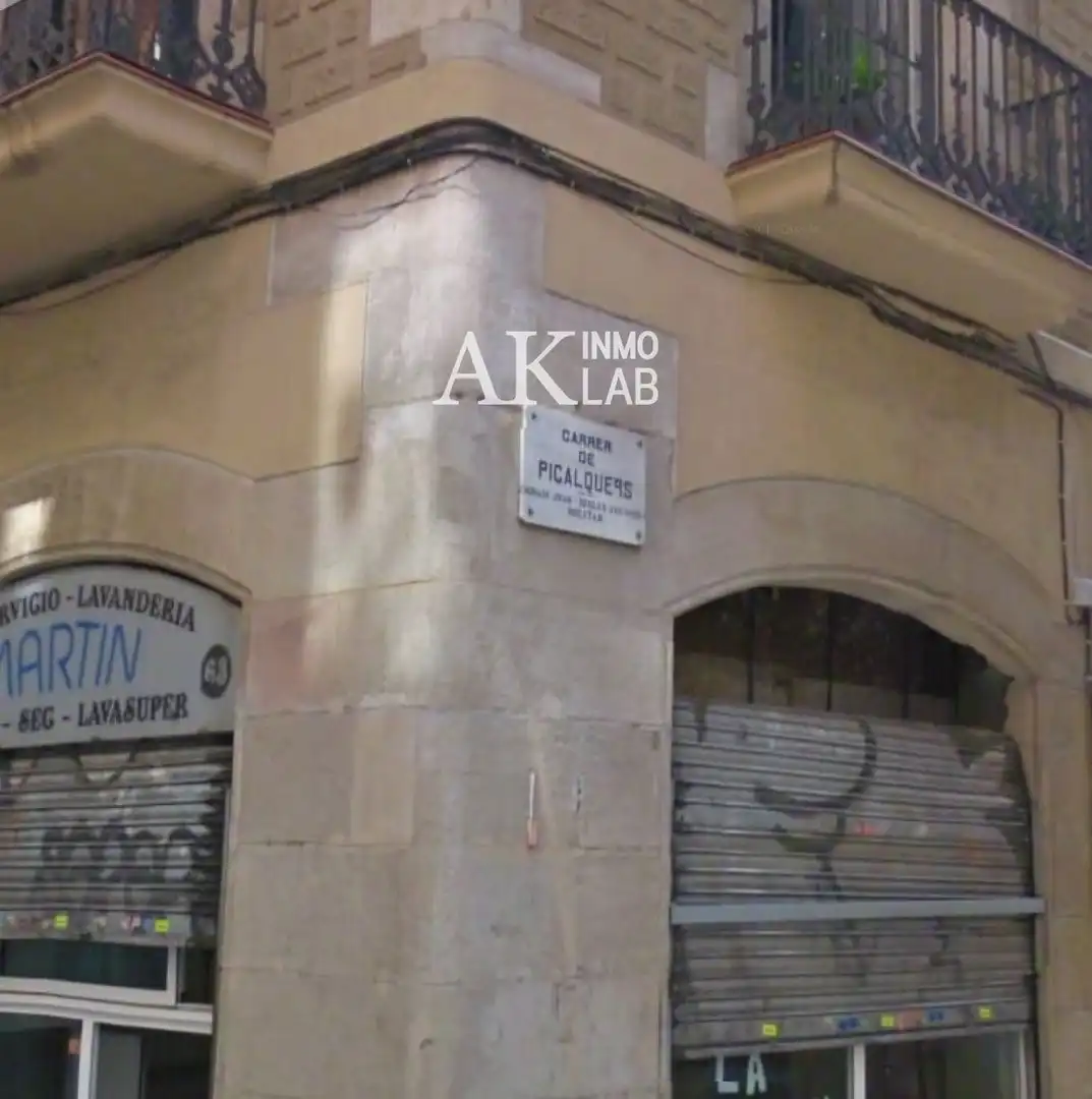 Außenansicht von Gebäude zum Verkauf in Barcelona