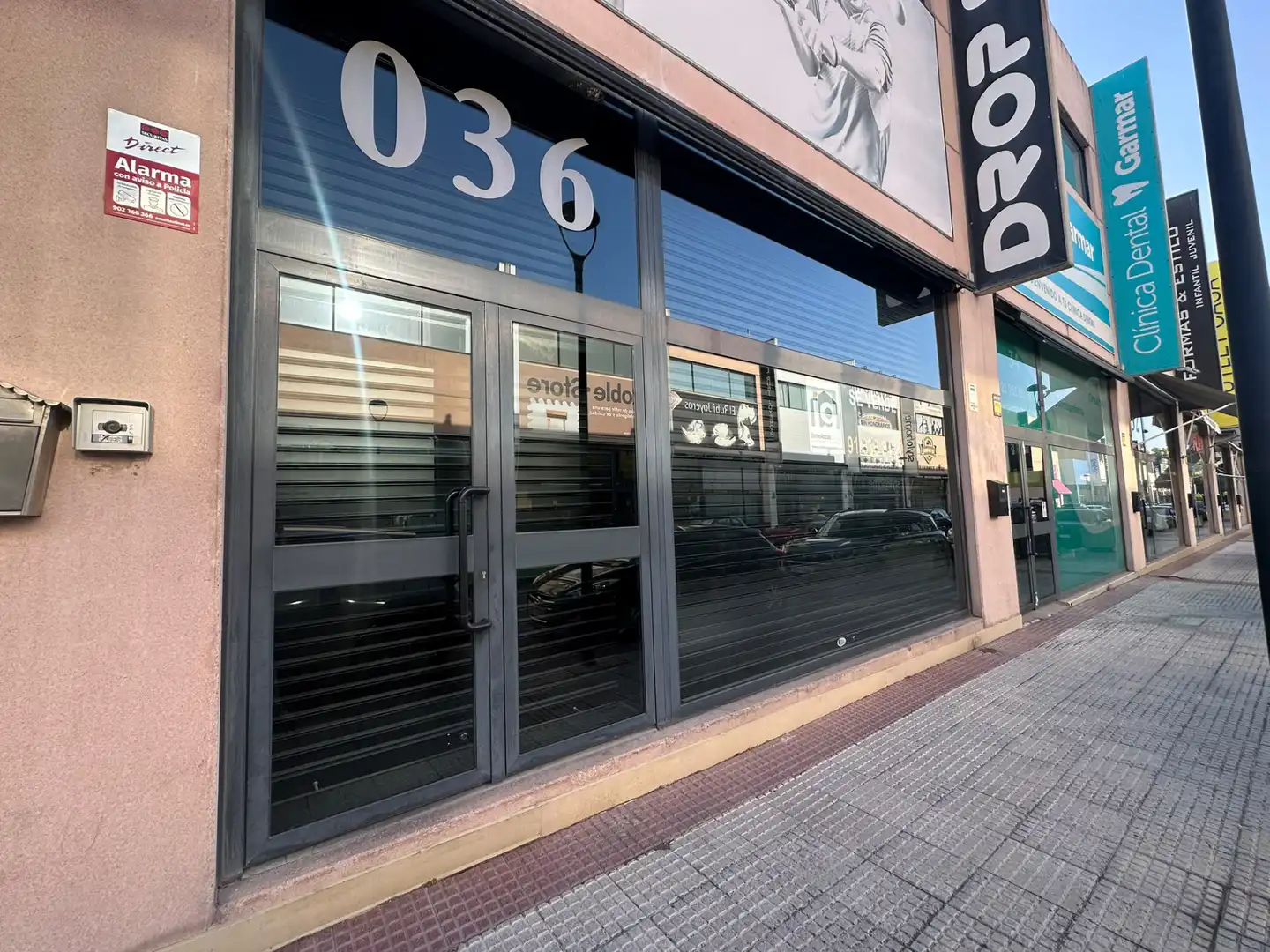 Business premises for sale in Calle Módena 36, imagen 5