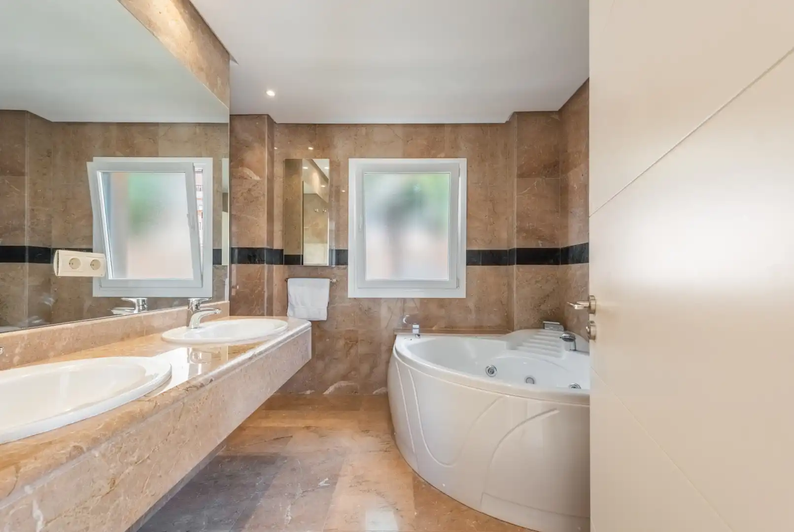 Penthouse with pool for sale in Marbella Centro, imagen 11