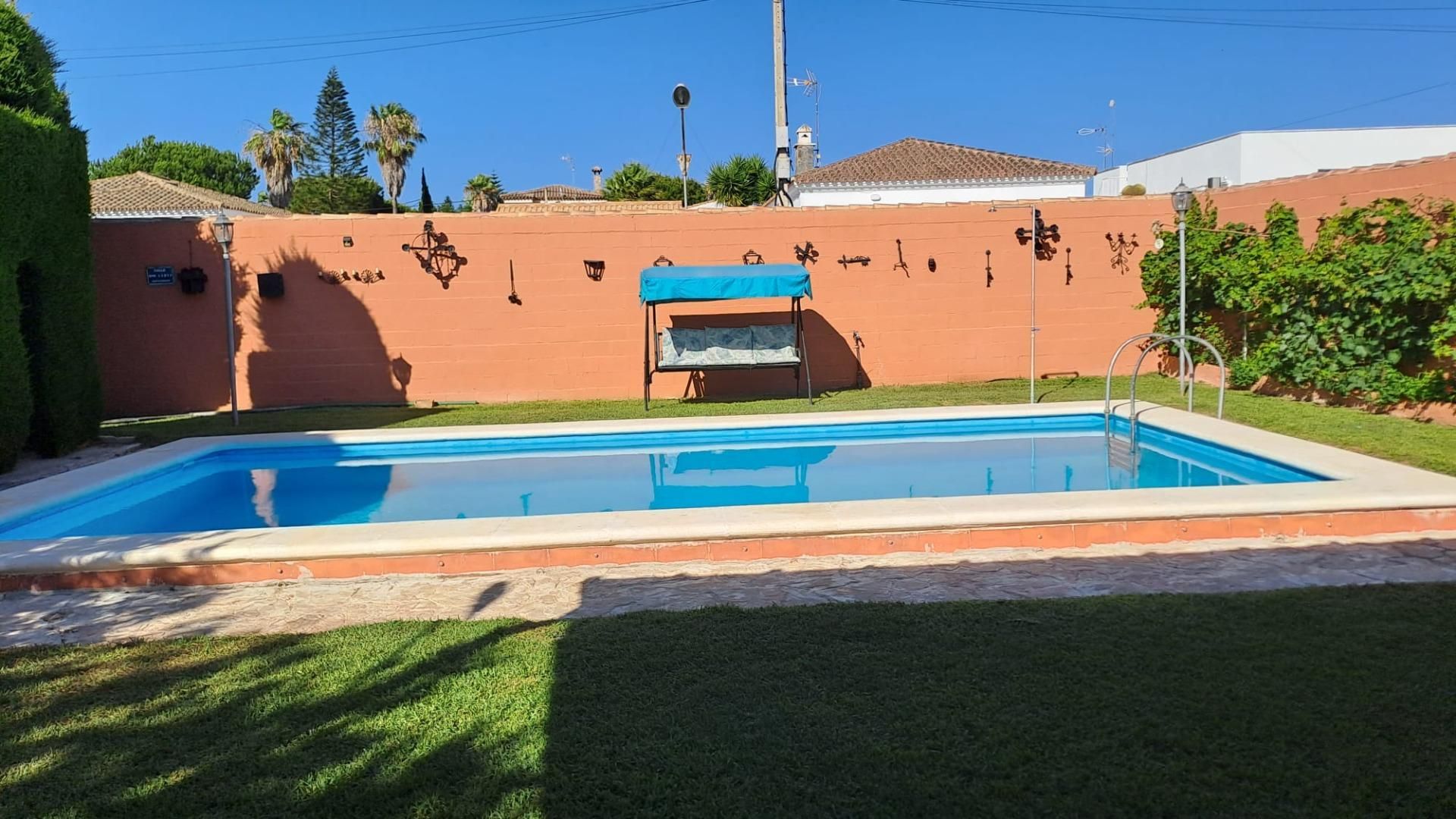 Piscina de Casa o xalet en venda en Chiclana de la Frontera amb Aire condicionat, Jardí privat i Piscina