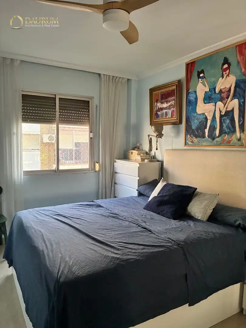 Bedroom of Flat for sale in Sevilla  with Air Conditioner and Furnished