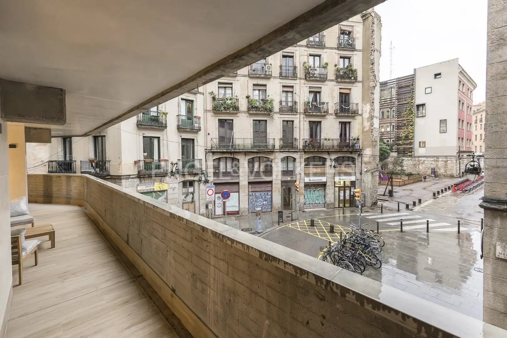 Außenansicht von Wohnung zur Miete in Barcelona mit Klimaanlage, Heizung und Parkett