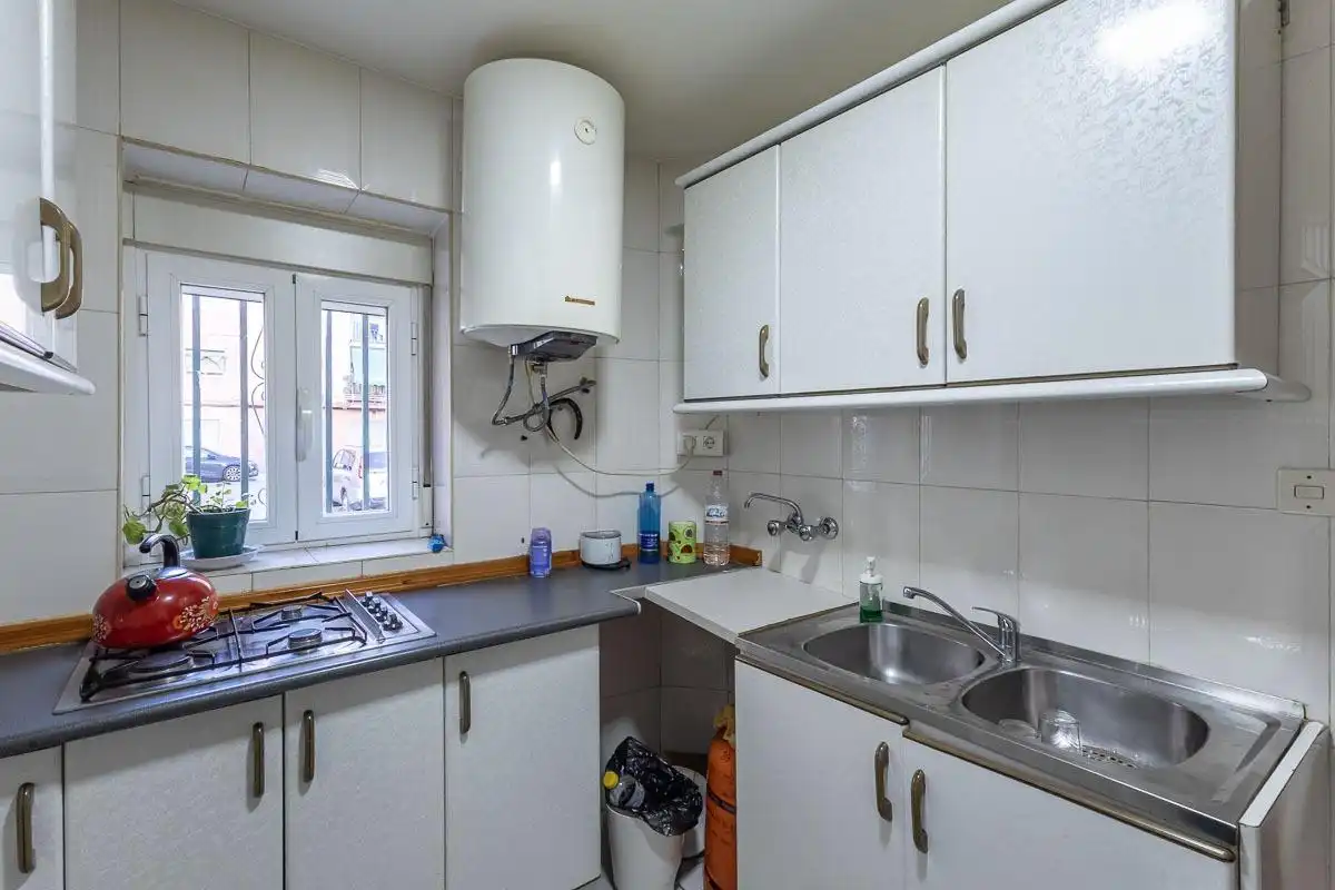 Kitchen of Flat for sale in Granada