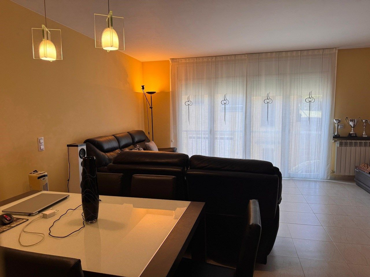 Sala d'estar de Casa adosada en venda en Olot amb Calefacció, Terrassa i Traster