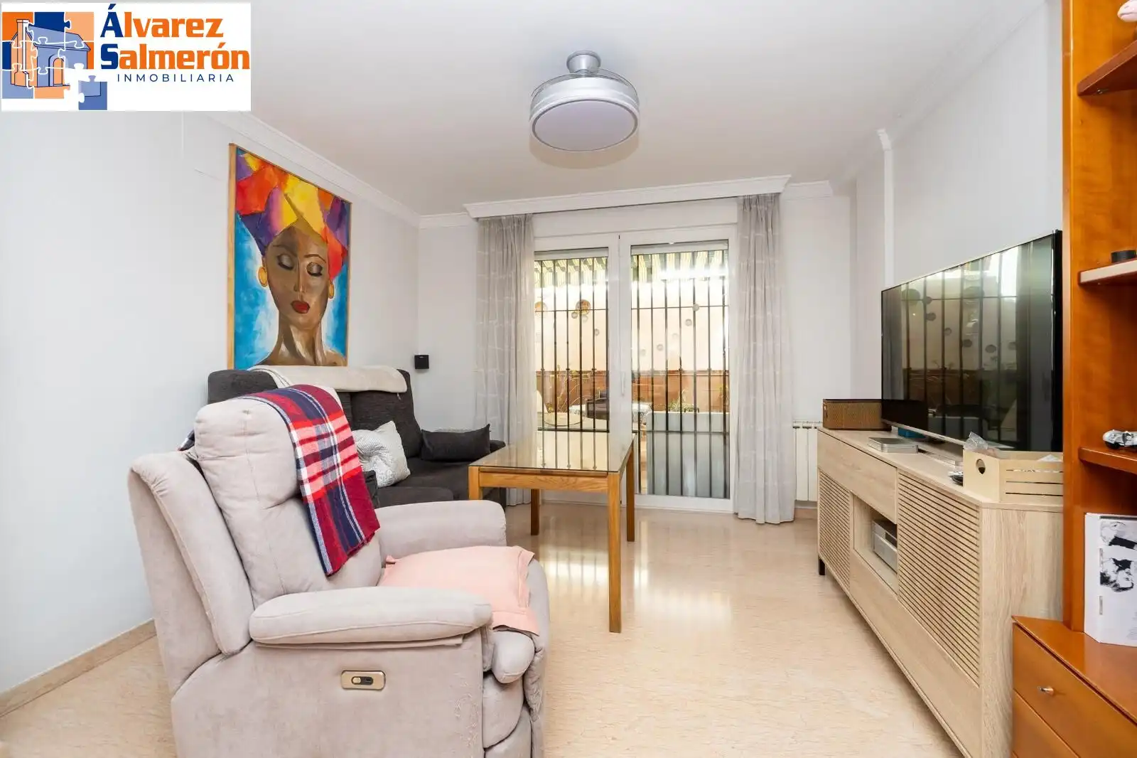 Sala d'estar de Casa o xalet en venda en Granada amb Aire condicionat, Calefacció i Terrassa