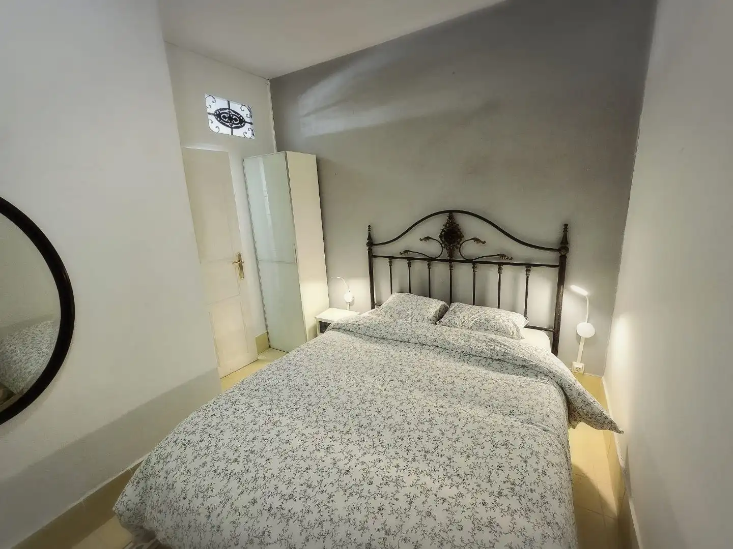 Bedroom of Flat for sale in  Valencia Capital  with Air Conditioner and Balcony