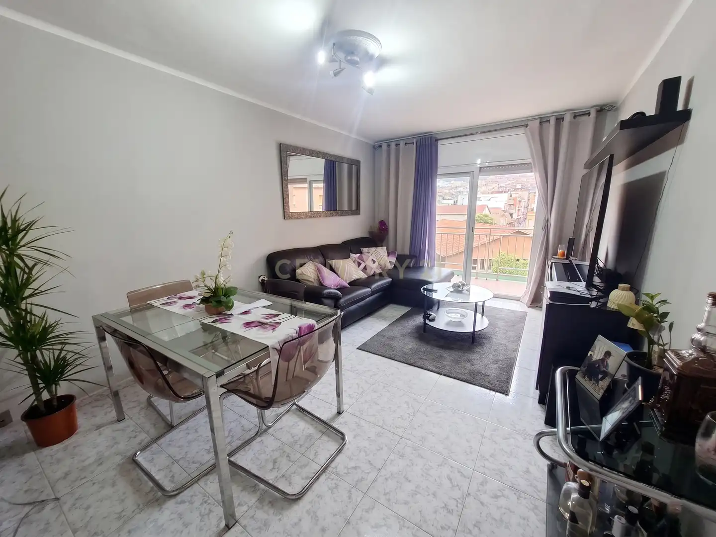Apartamento con terraza en venta en Cerdanyola