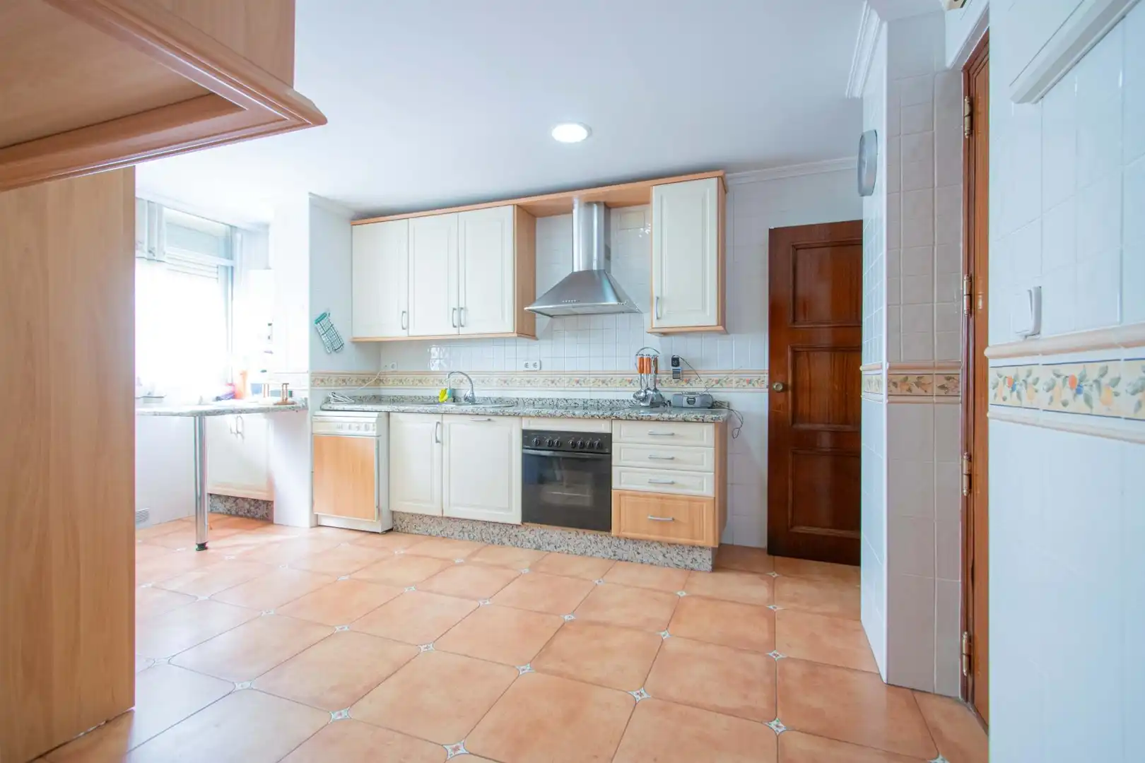 Kitchen of Flat for sale in Sevilla  with Air Conditioner, Heating and Storage room