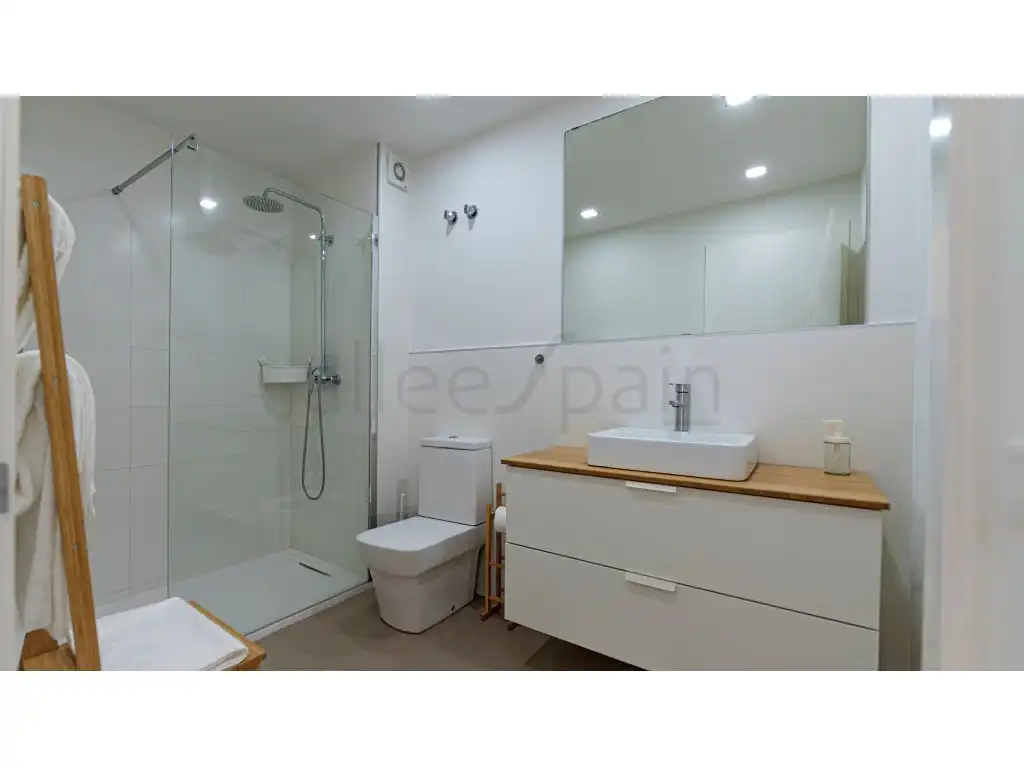Bathroom of Apartments for rent in Benalmádena  with Air Conditioner, Heating and Private garden