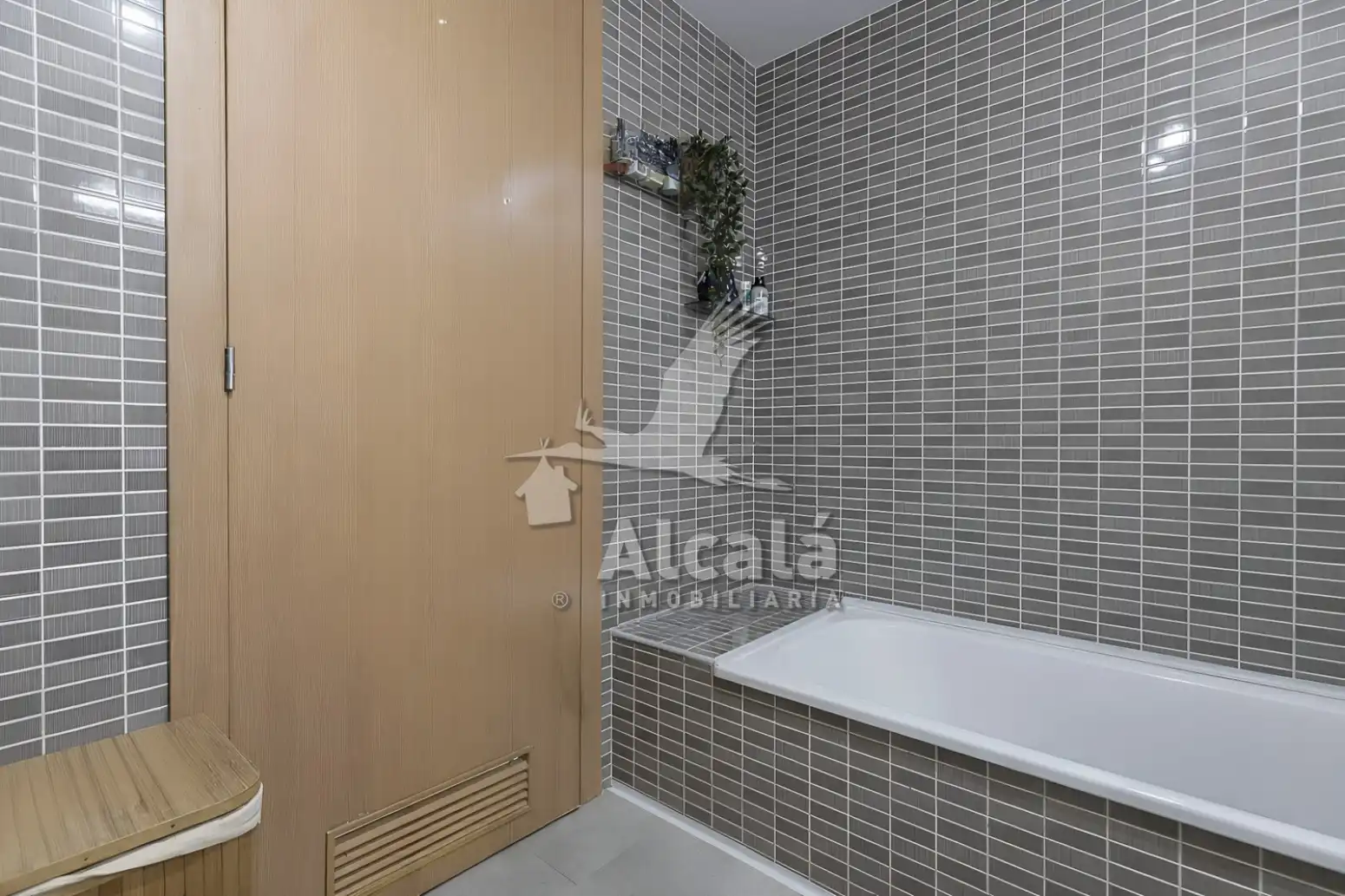 Badezimmer von Wohnung zum Verkauf in Villalbilla mit Klimaanlage, Heizung und Terrasse