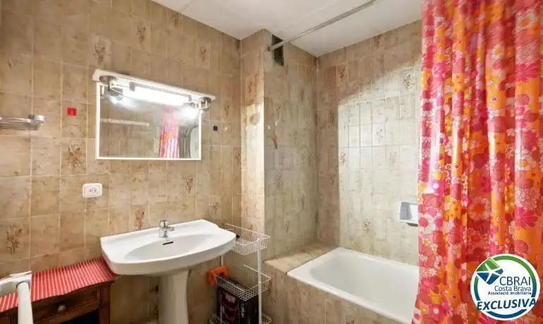 Bathroom of Study for sale in Empuriabrava  with Terrace
