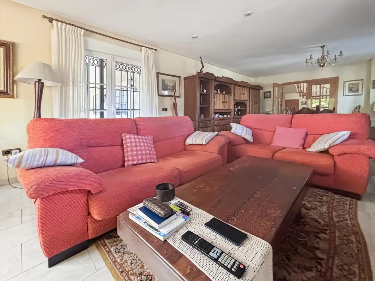 Sala d'estar de Casa o xalet en venda en Galapagar amb Calefacció, Jardí privat i Parquet
