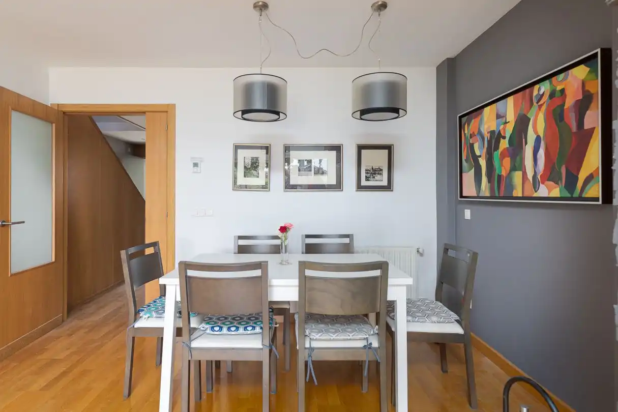 Esszimmer von Einfamilien-Reihenhaus zum Verkauf in Iza / Itza mit Heizung, Privatgarten und Terrasse